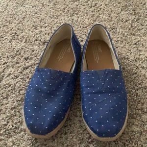Toms blue with white dots